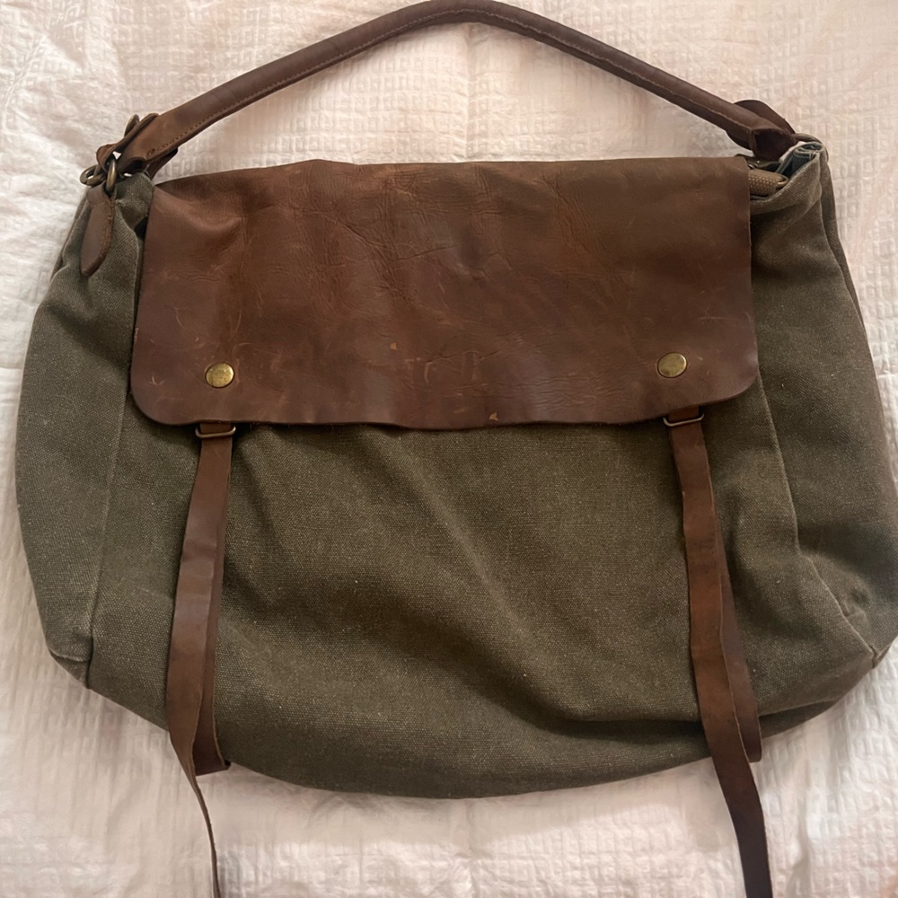 Jesslyn Blake - Green Canvas & Leather Messenger Bag
